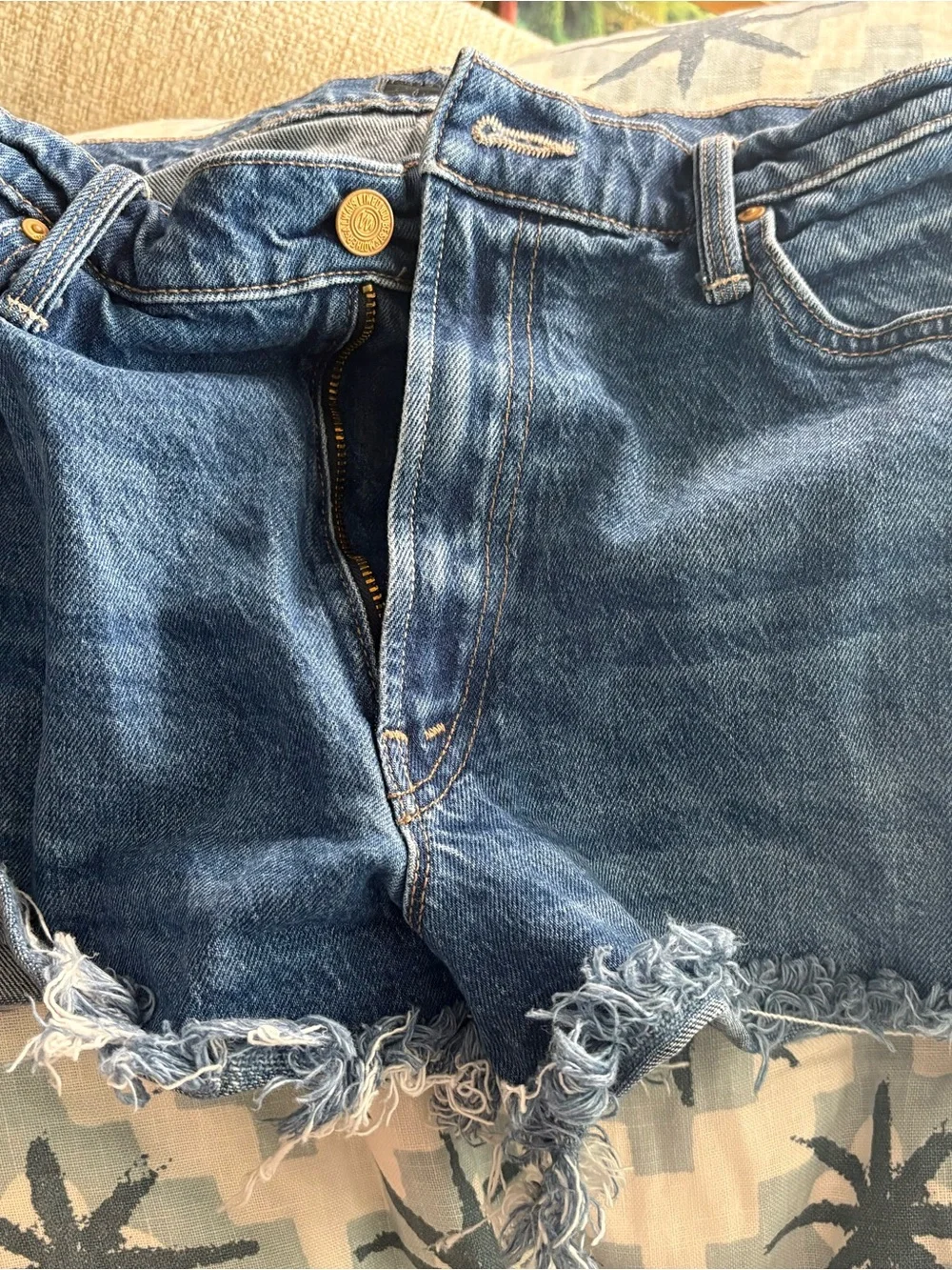 Frayed Hem Mid-Blue Denim Jean Shorts